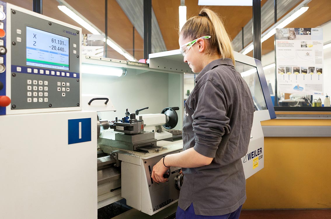 Die Lehrberufe der Metalltechnischen Industrie (MTI) bieten tolle Perspektiven mit raschen Aufstiegsmöglichkeiten, internationalen Jobchancen und einem attraktiven Einkommen. (c) LBS Neunkirchen